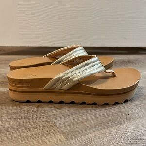 Reef Women's Cushion Shea Hi Sandals, Gold, Size 9